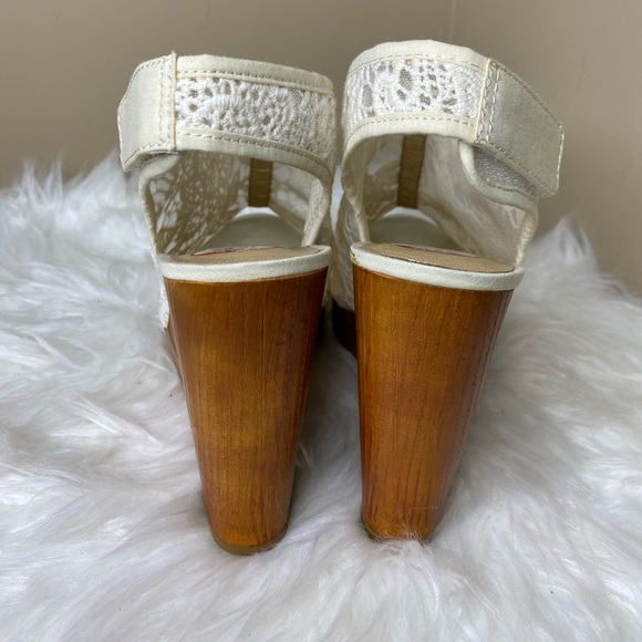 LUCKY BRAND White Lace Crochet Wedge Heel - Picture 7 of 11
